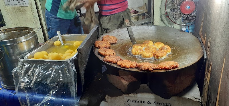 Vaishno Bhalla House โ Street Food in Agra