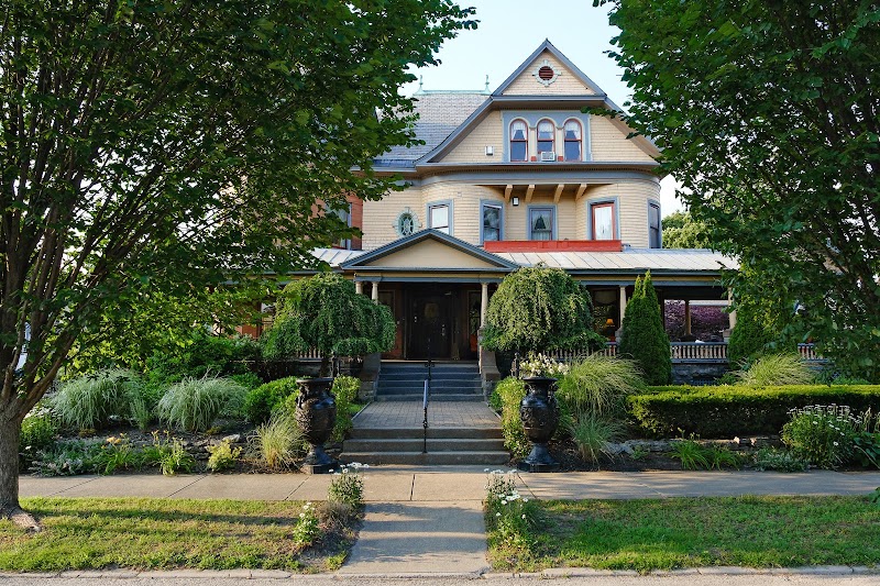 Union Gables Inn and Libby Supper Club — Hotels & Accommodation in Saratoga Springs