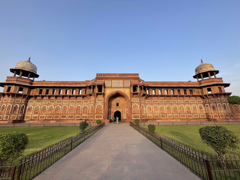 Jahangir Palace — Tourist Attractions in Agra