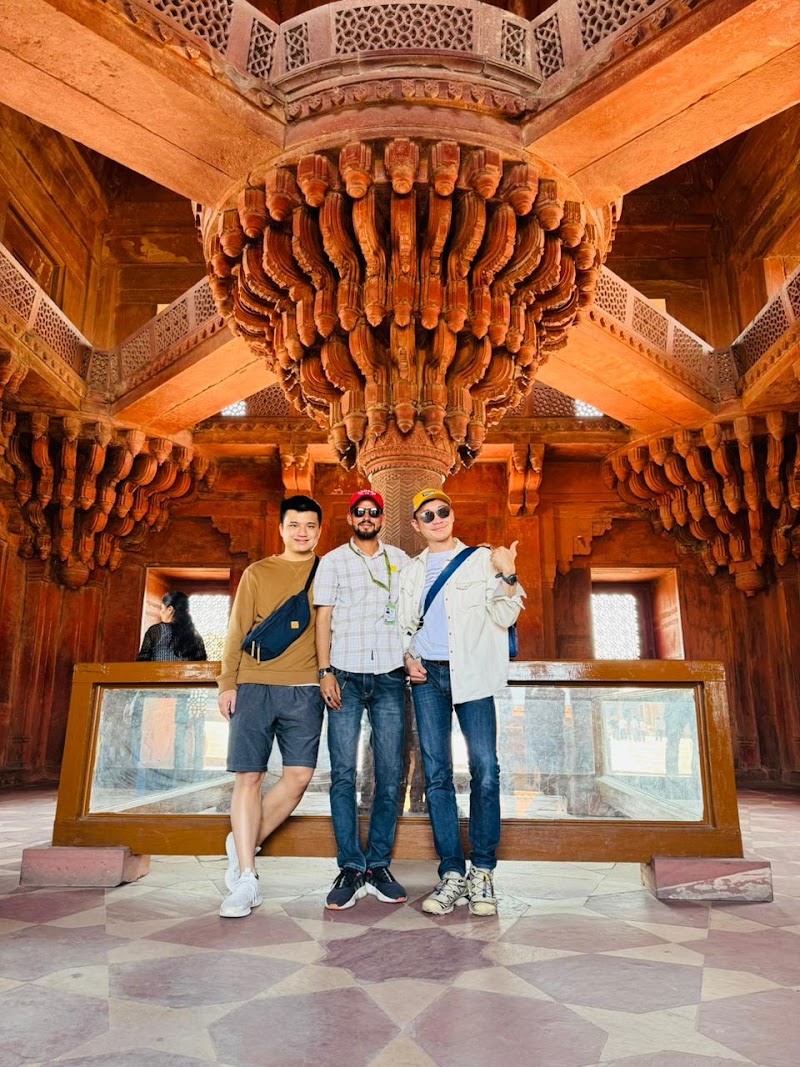 ASTT - Car Rental In Agra | Tempo Traveller in Agra | Agra Taxi Services — Car Rentals in Agra
